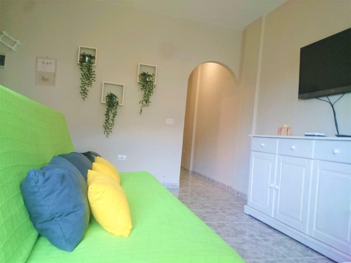 Bright Spacious Apartment, 2 Min Walk From Beach Candelaria Buitenkant foto